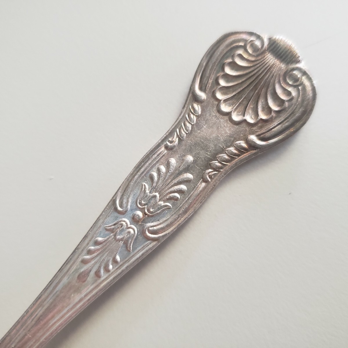 ANTIQUE VINTAGE COLLECTIBLE FORK 6.25 ANTIQUE VINTAGE COLLECTIBLE FORK 6.25