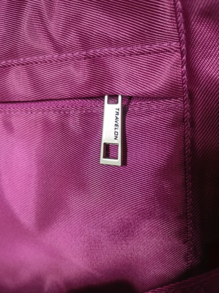 Bolso de Hombro Travelon Firma Antirrobo Wineberry 42760 Bolso de Mano Foto 4 de 4
