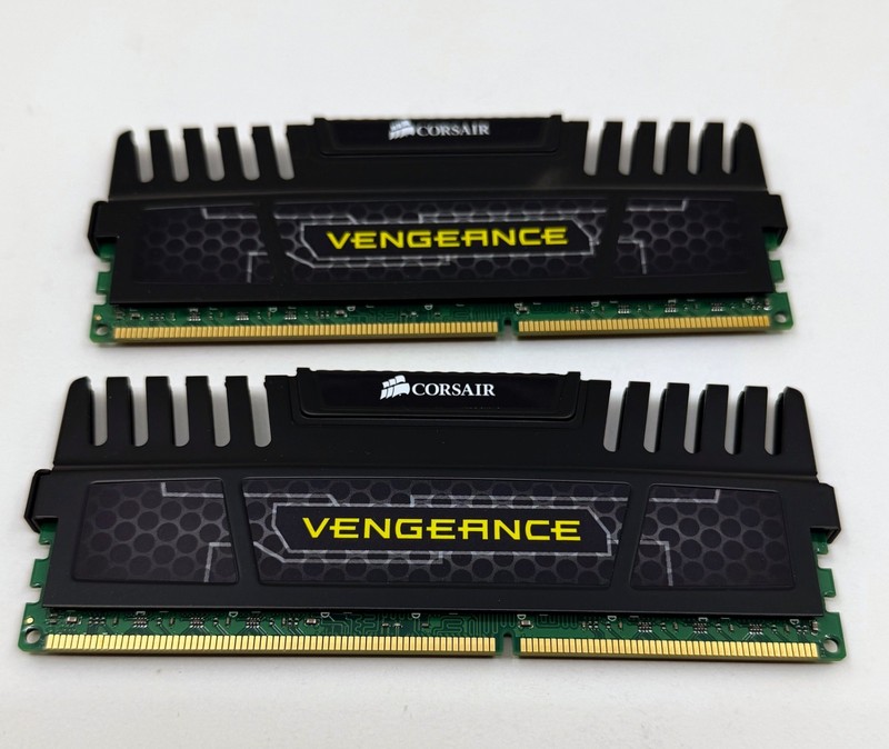 Corsair Vengeance 16GB (2x8GB) RAM DDR3 1600MHz CMZ16GX3M2A1600C10