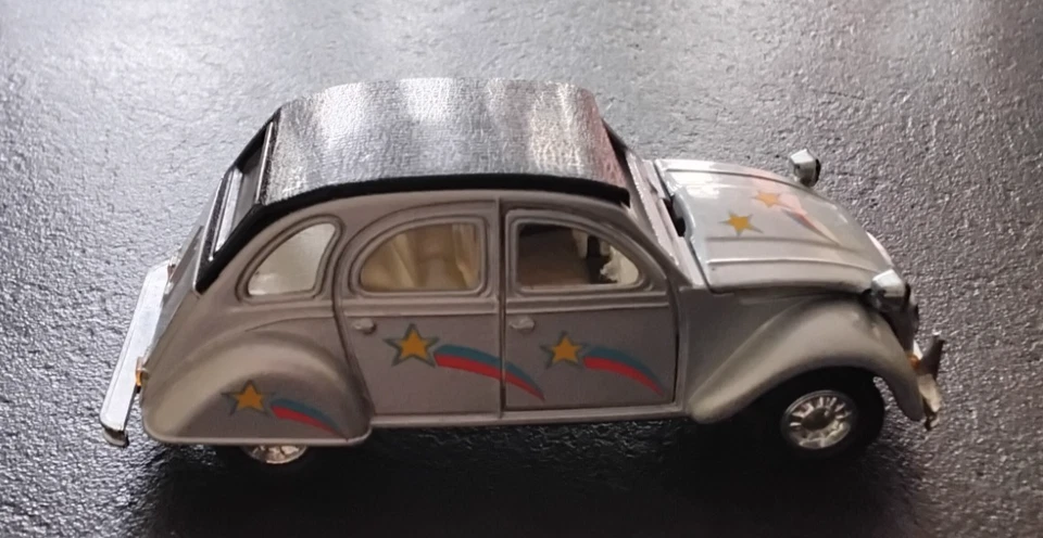 Voiture 2CV Citroën Welly grise avec étoiles n0 9046 1/36eme (C6) - Photo 4/4