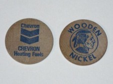 ¡Par de aceites combustibles Chevron vintage de los años 70 promocionales de níquel de madera! ¡Cabeza de indio!