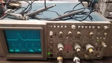 Tektronix 2230 Analog/Digital Oscilloscope Bright Display probes included TESTED