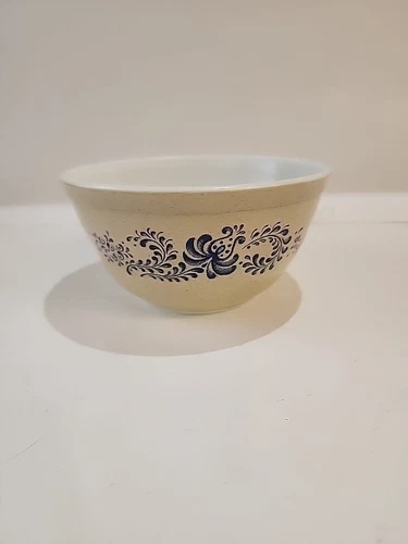 Vintage Pyrex Homestead 402 Bowl 1.5 Qt Speckled Tan w/Blue Flowers