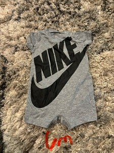 Boys Nike romper size 6 months short sleeve multicolor 