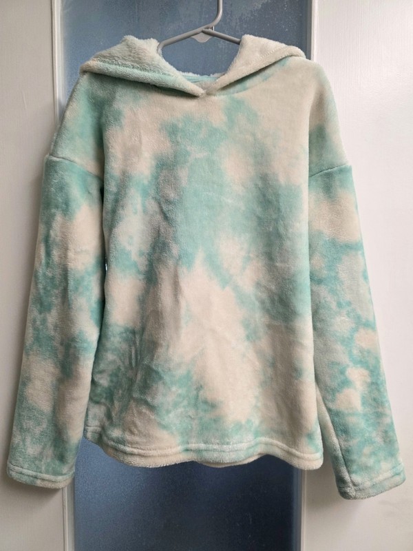 BCBG Girls Light Blue/ Cream Cloud Pattern Fleece Hoodie Sz S (7/8) Excellent! 