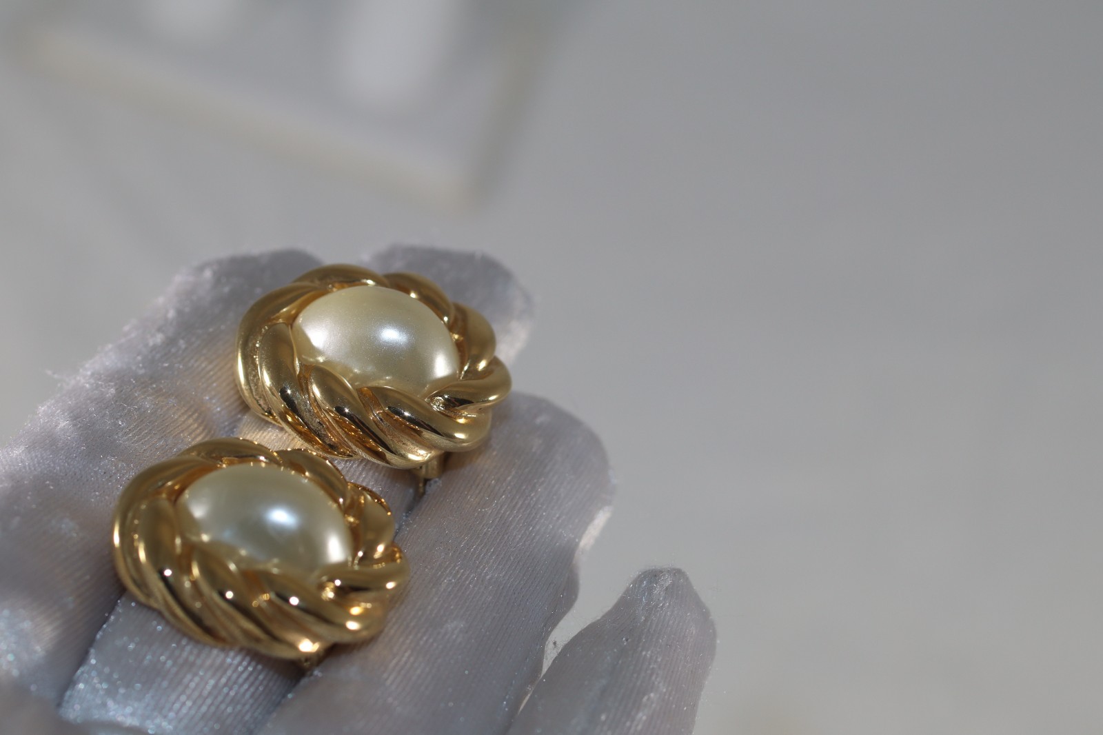 Vintage KJL Kenneth Jay Lane faux pearl gold plat… - image 5