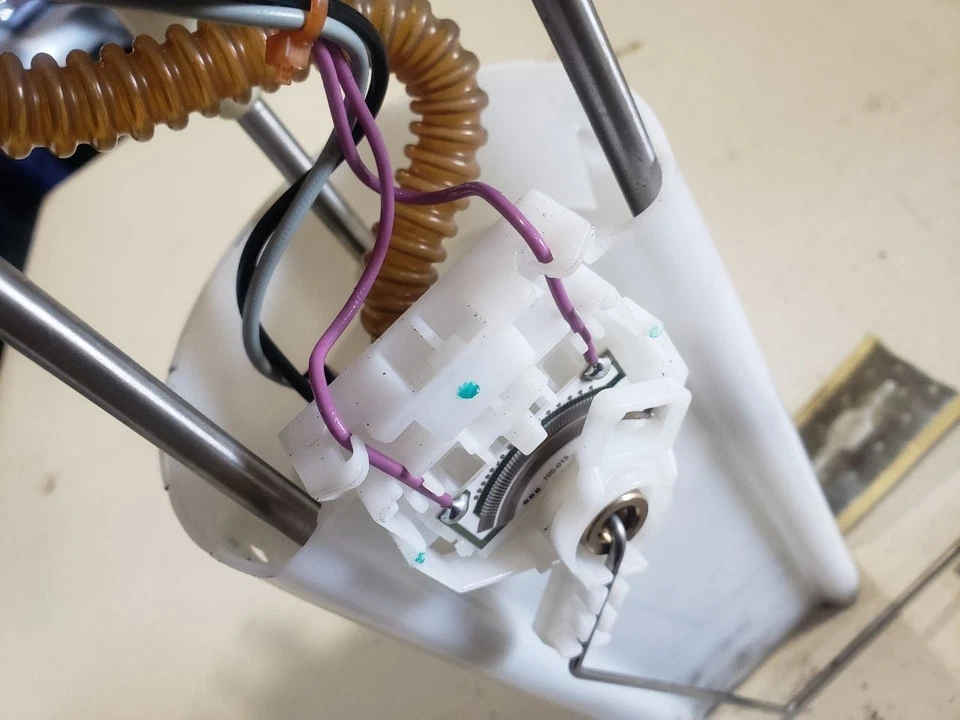 Chevrolet Camaro 1999 - Conjunto de bomba de combustible 5,7 L - Se adapta a 99-02 OEM Foto 4 de 4