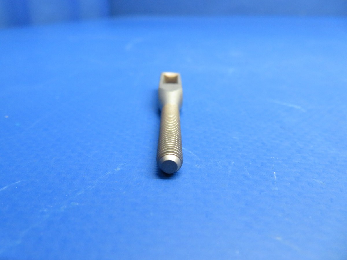 68枚セット Piper Hartwell Cowling Eye Bolt P/N H768-3, 453-195 LOT OF 4
