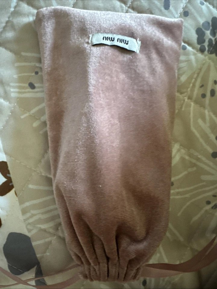 Estuche rígido para gafas de sol MIU MIU MU51YS Foto 2 de 3