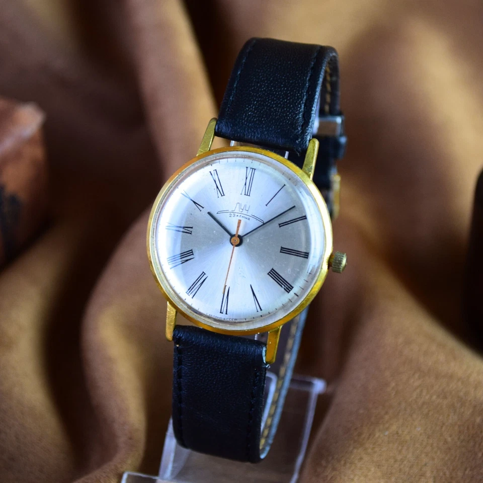 Reloj Pulsera Vintage Luch Ultra Delgado Soviético Hombre 23 Joyas Reparado Foto 2 de 4