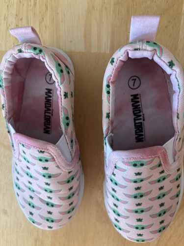 Mandalorian Baby Yoda Grogu Slip-On Canvas Shoes Child Sz 7 CLEAN - Picture 4 of 7