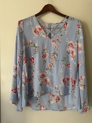 Lush Women s Baby Blue Floral Bell Sleeve V Neck Blouse Size Small