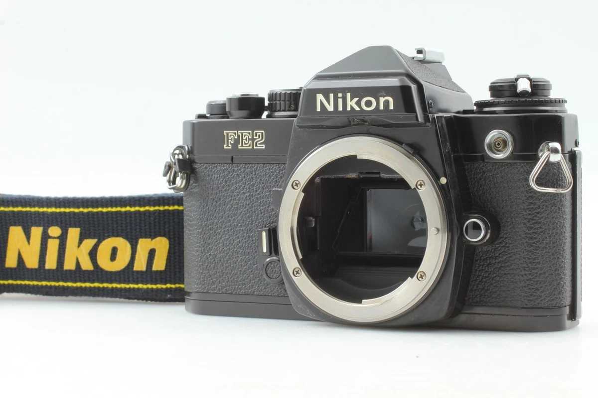 Nikon FE 35mm SLR film camera reflex avec flash Flash SB-10 Photo Stock - Alamy