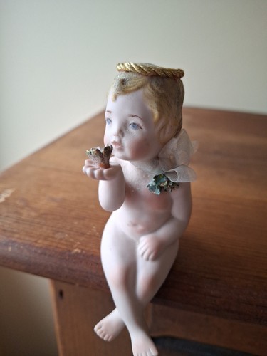 Vintage 4" shelf sitting Cherub. Bisque detailed. - Picture 4 of 11