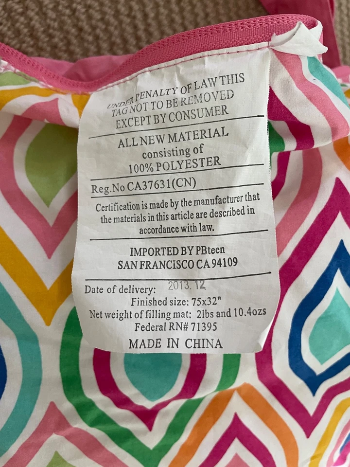 Saco de dormir Pottery Barn PBTeen rosa brillante multicolor geo con correa de transporte Foto 4 de 4