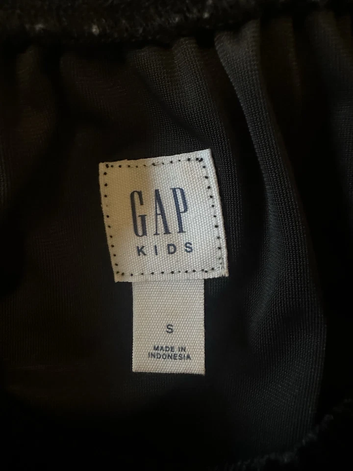 Mono GAP Niñas Terciopelo Negro Pequeño 6-7 Elástico Vacaciones Foto 2 de 4