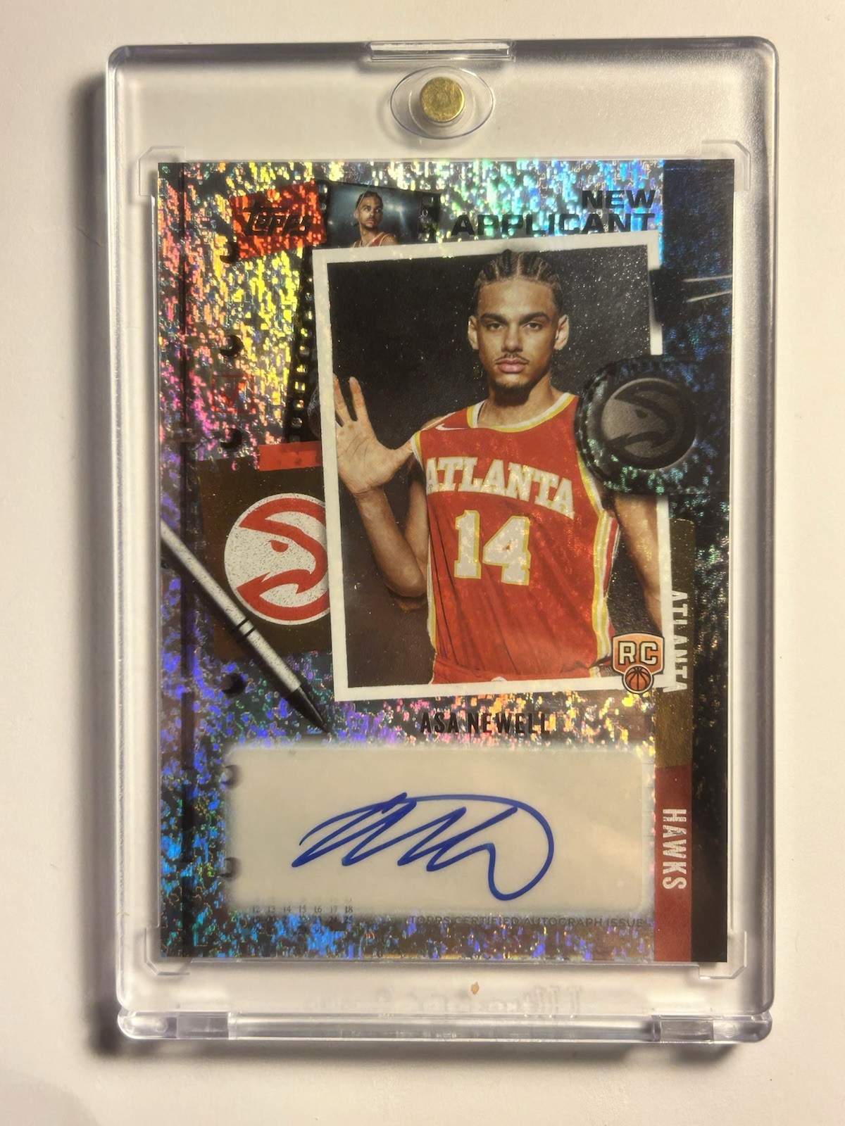 2025-26 Topps Asa Newell RC AUTO NEW APPLICANT Holo Foil NA-AN Atlanta Hawks