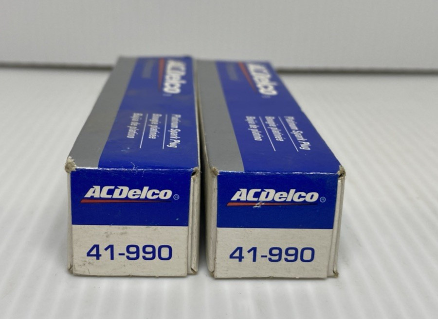 Lot of 2 AC Delco Professional Platinum Spark Plugs 41-990