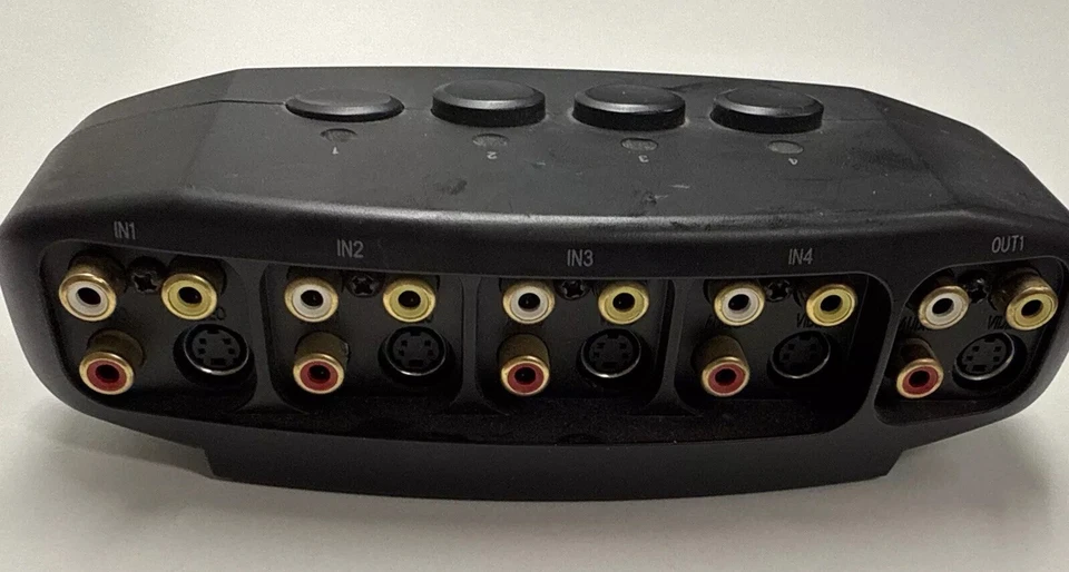 RCA 4 Way AV Video Selector Switcher w/ S-Video DVD Gaming TV VH911. - Image 3 of 4