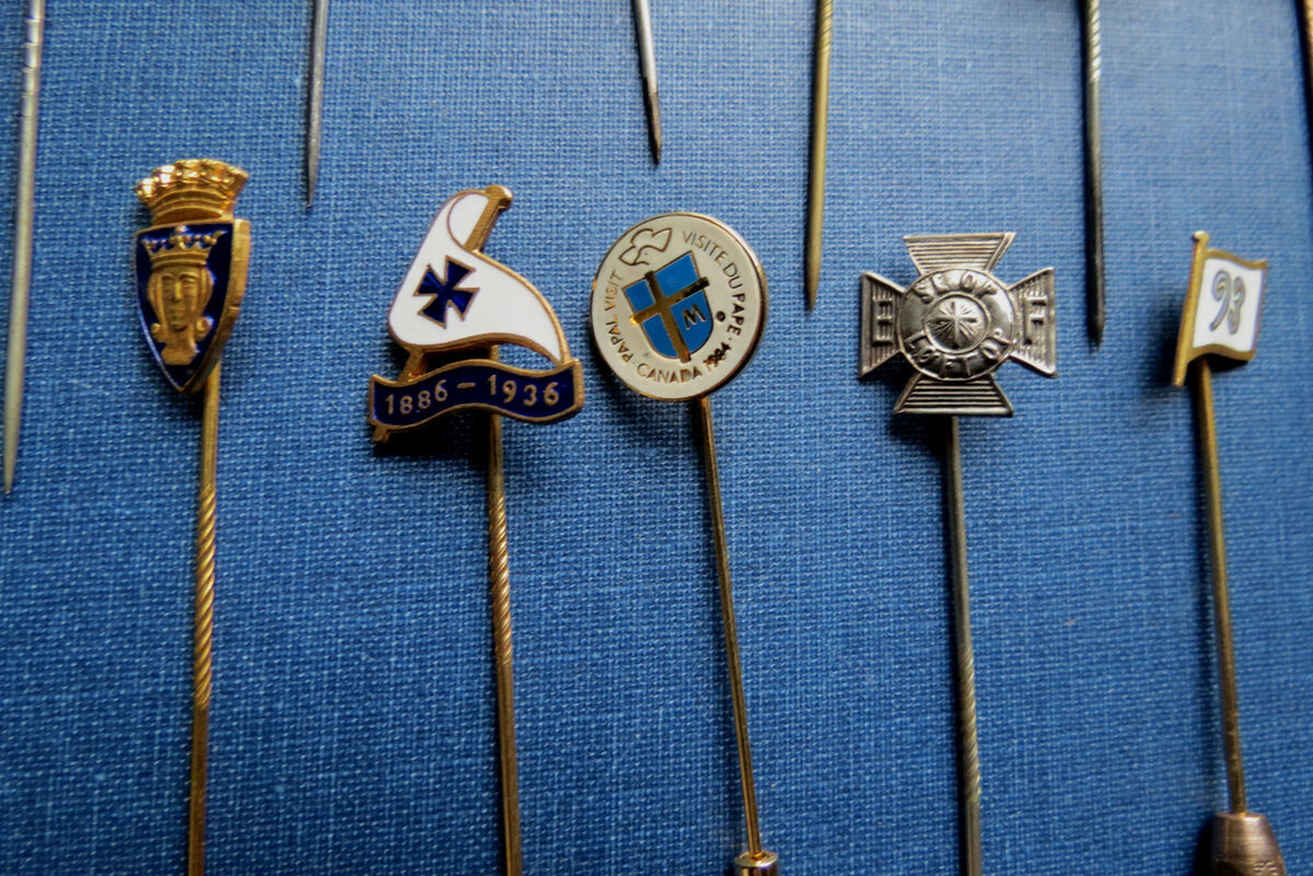 26 ANTIQUE STICK & LAPEL PINS - Military British German 26 ANTIQUE STICK & LAPEL PINS - Military British German
