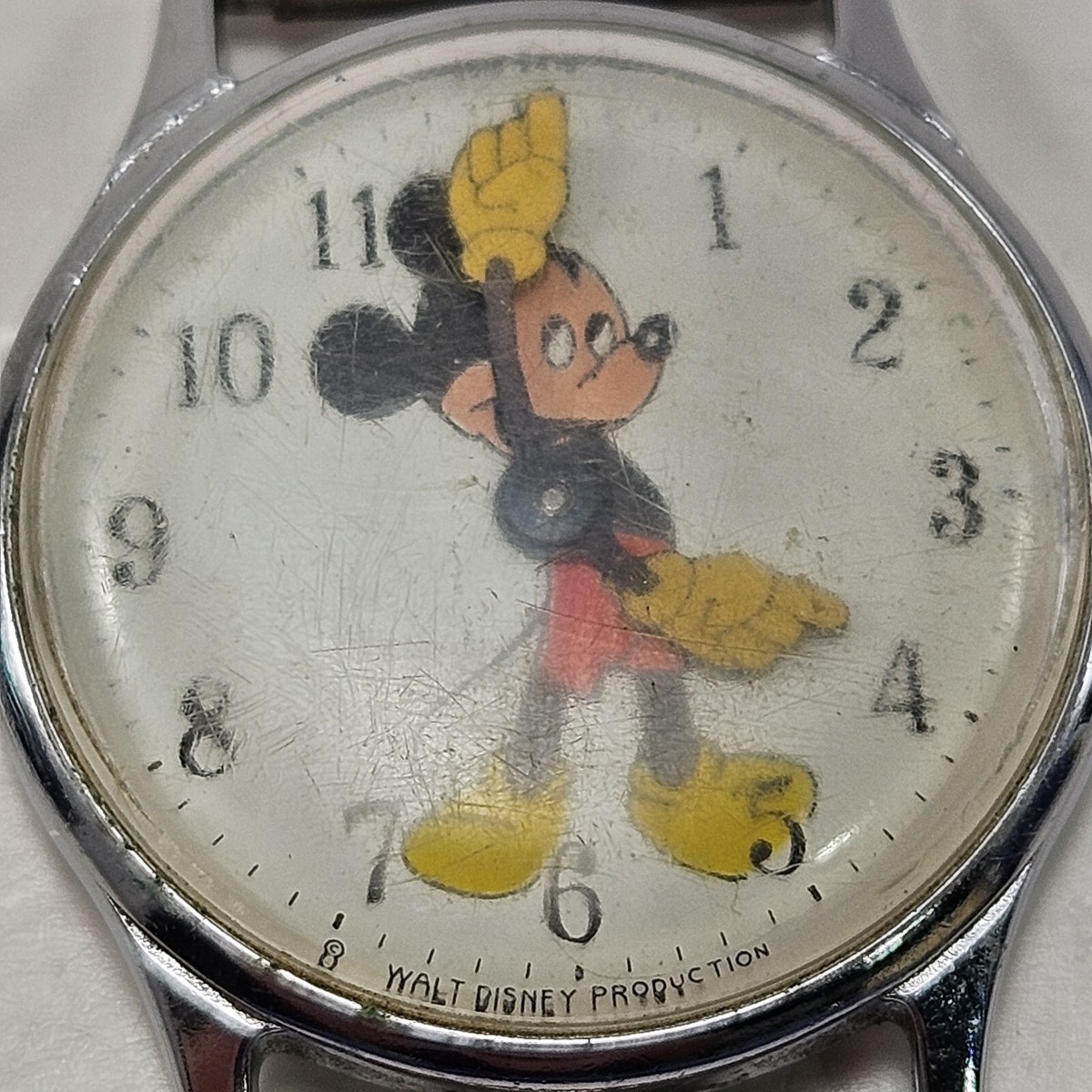 Vintage Mickey Mouse Wristwatch Walt Disney Productions  display picture 3