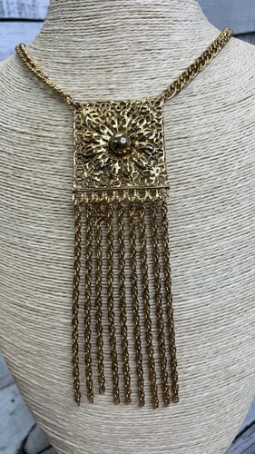 VINTAGE MCM ESTATE GOLD TONE CHAIN TASSEL DANGLE OVAL PENDANT NECKLACE ๐