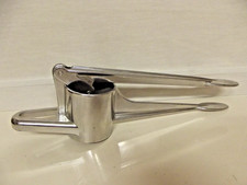 sch&ouml;ne Sp&auml;tzlepresse  - ca. 40 cm lang SP&Auml;TZLEDR&Uuml;CKER KARTOFFELPRESSE