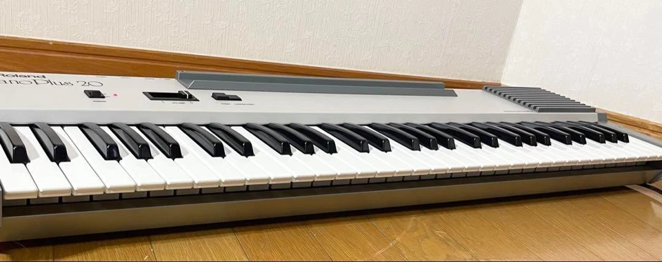 Roland HP-20 Piano Plus 20 Electronic Piano 61-Key White AC100V 50/60Hz 15W - Image 2 of 4