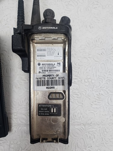 Motorola XTS5000 XTS 5000 Modelo H18UCF9PW6AN con Micrófono y Cargador Impres - Imagen 8 de 17