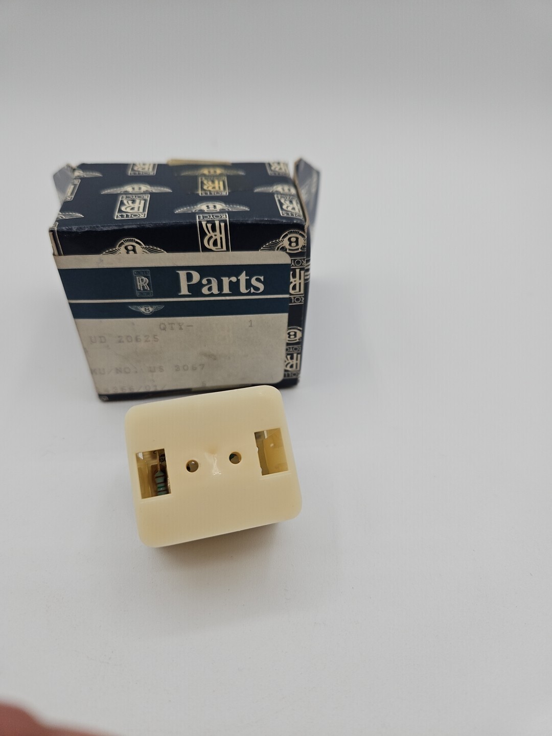 BENTLEY & ROLLS ROYCE WASHER FLUID LEVEL AMPLIFIER (UD20625)