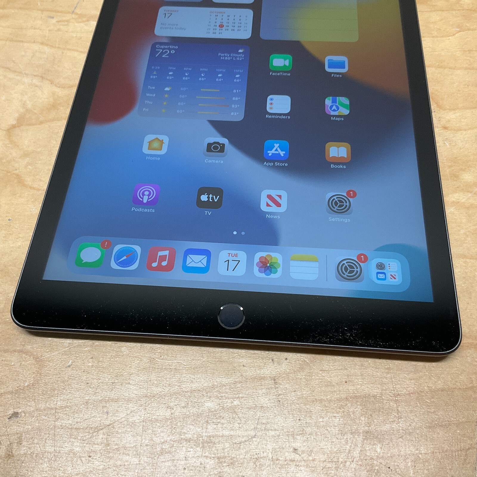 Unlocked Apple iPad 7th Generation 10.2" A2200 Tablet with Wi-Fi and Cellular, 32GB Space Gray - Image 3