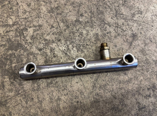 Original AUDI A4 A5 A7 A8 Q5 Q7 VW Touareg Kraftstoffverteiler rechts 06E130090F