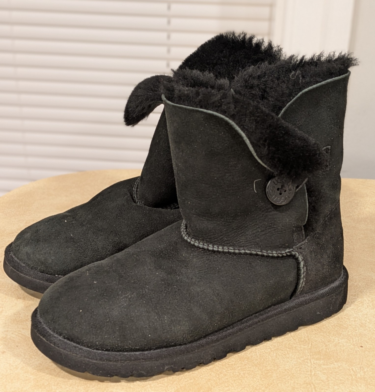 Ugg Bailey Button II Water Resistant Genuine Shea… - image 1