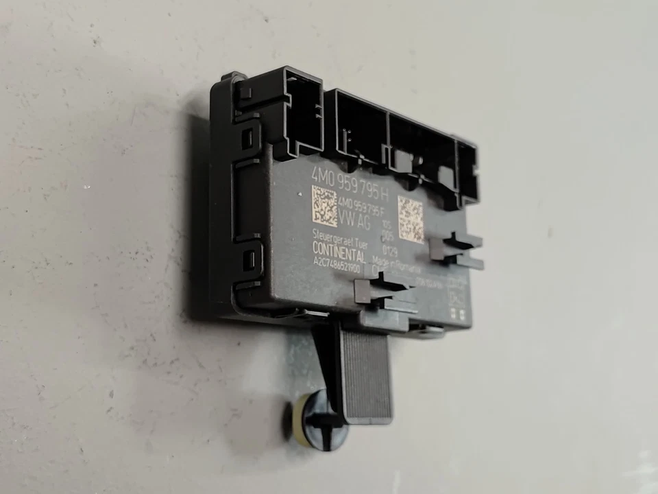 Módulo de control de potencia para puerta trasera o pasajero Audi A5 Quattro 2018-2024 OEM Foto 3 de 4