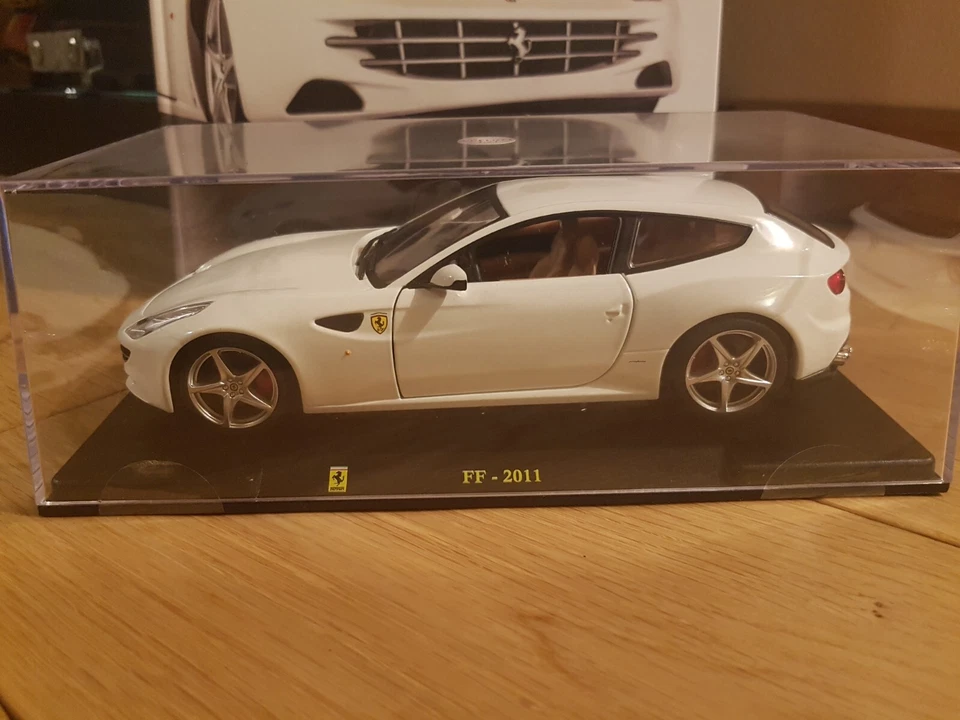 Ferrari FF • 2011 • N°12 Le Grandi Ferrari CENTAURIA In Scala 1:24 - Immagine 2 di 4