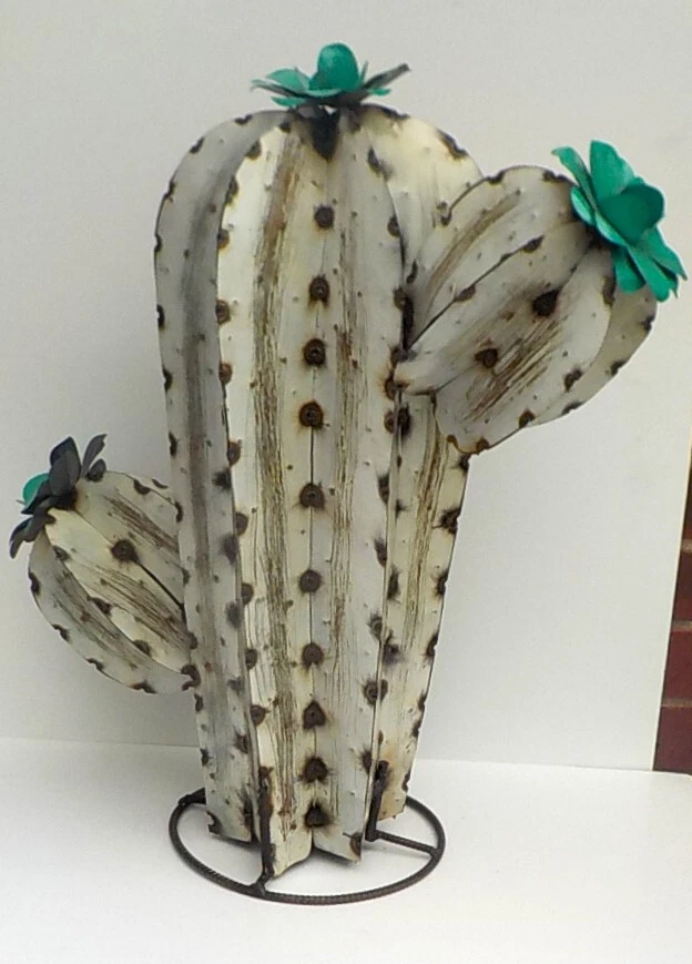 METAL PATIO ARTE PEPINO CACTUS ESCULTURA 24" ALTO X 20 ANCHO BLANCO CON FLORES Foto 4 de 4