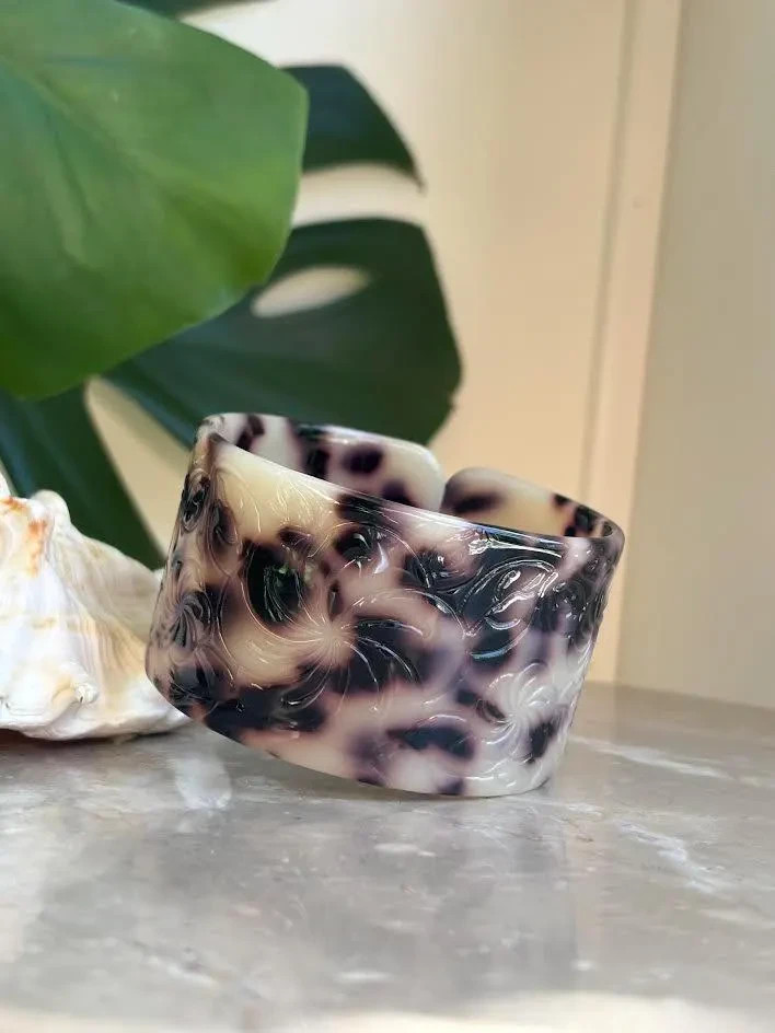Faux Tortoise Shell Hibiscus Carving White Bracelet Bangle Cuff Hawaiian Vintage