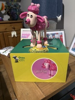 Shaun In The City Figurine Sheepish Wallace And Gromit By Aardman