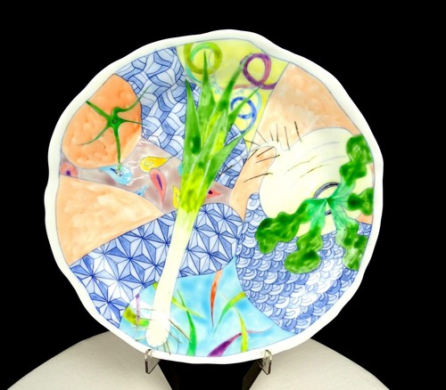 VINTAGE ART POTTERY MULTICOLOR VEGETABLE MOTIF 10 1/2" SCALLOPED PLATE - Picture 7 of 7