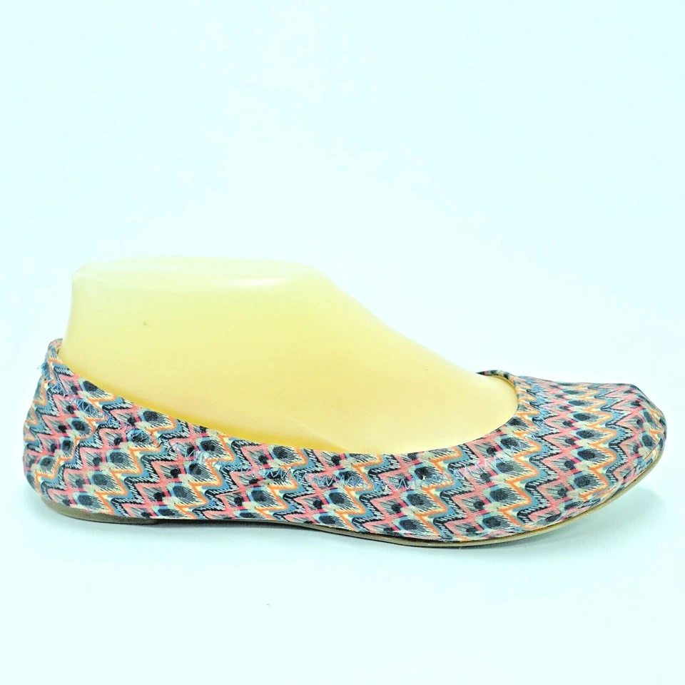 Bailarina plana Lucky Brand para mujer talla 6,5 imitación cuero rosa gris geométrico Foto 2 de 4