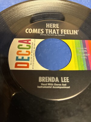 Brenda Lee   Everybody Loves Me But You / Here Comes That Feeling -  7'' VINYL