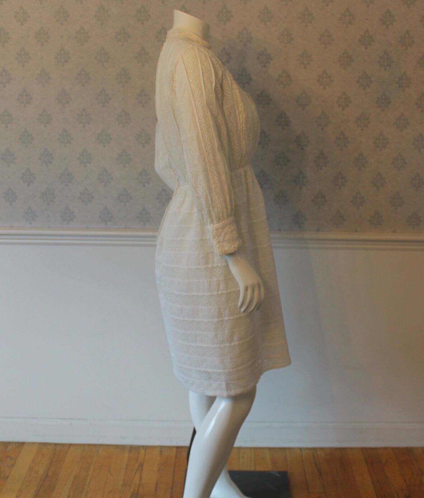 Vintage White Eyelet Cotton Long Sleeve Women's D… - image 4