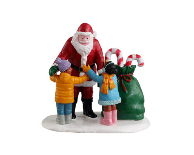 LEMAX - Santa gets a Hug