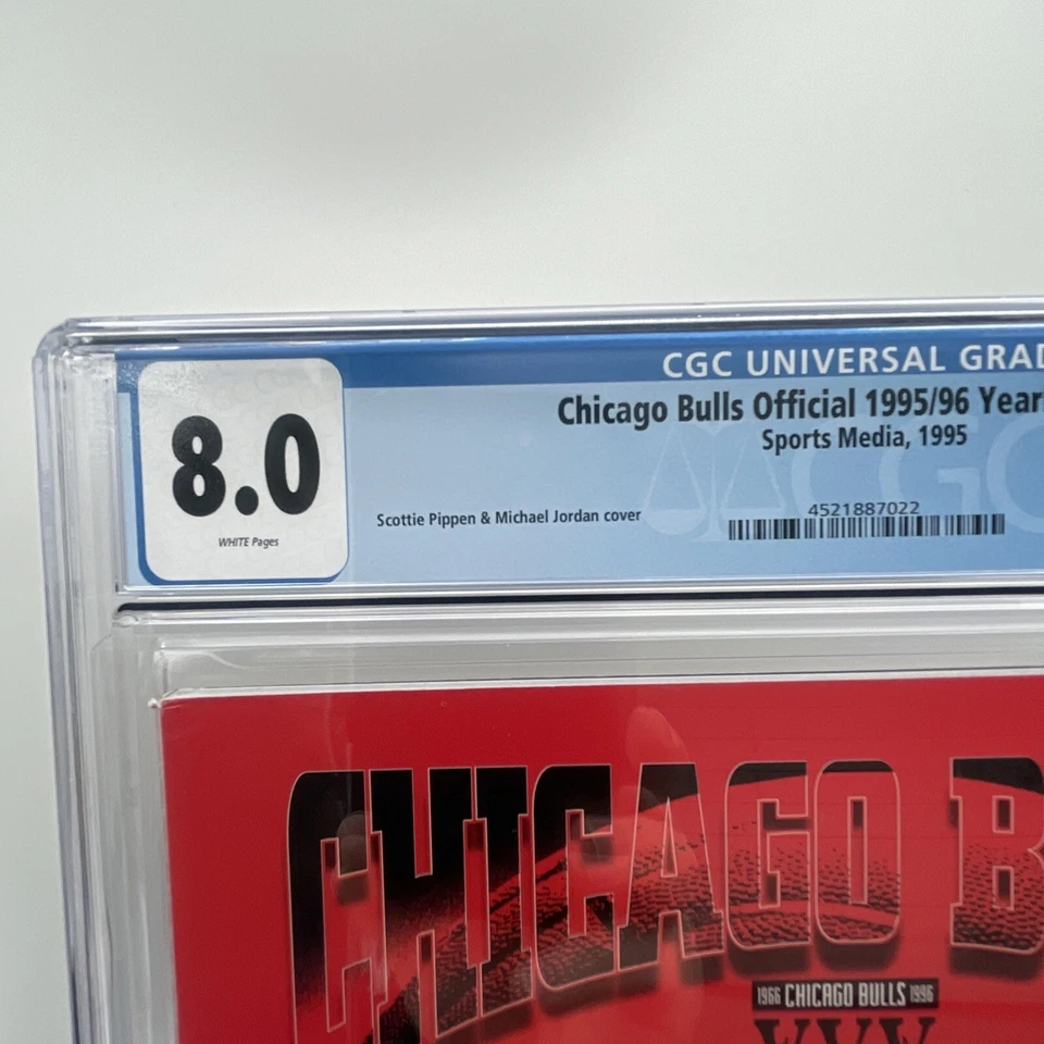 Anuario Oficial del Equipo Chicago Bulls 1995-96 30 Años y Funcionamiento Calificación CGC 8.0 Foto 2 de 4