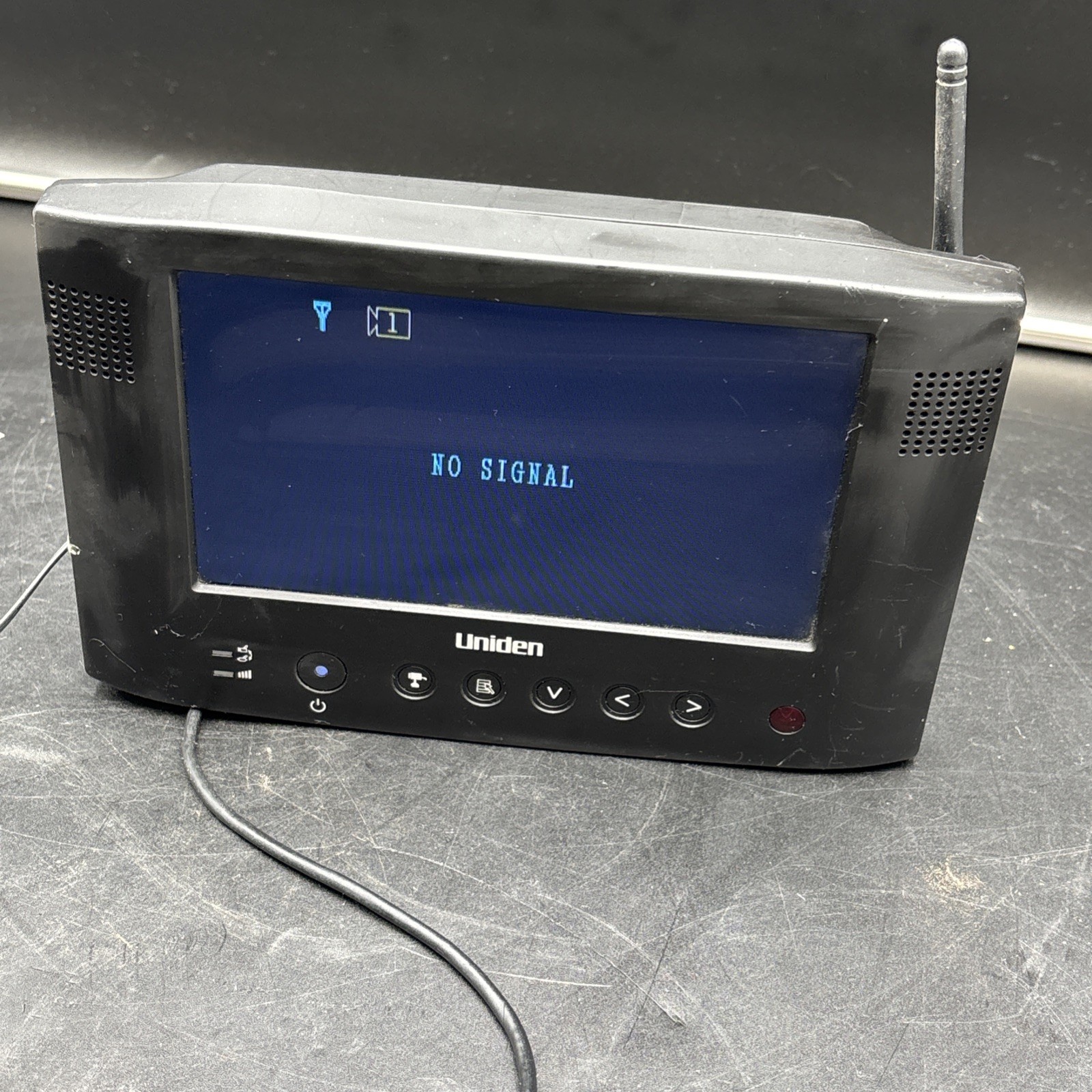 Uniden UDW20553 Surveillance System Color Display Portable With Cables Powers On