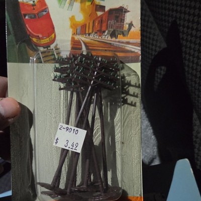 Con-Cor HO Telephone Poles Brown Plastic Ready to Go Scenery HO Scale 2-9010