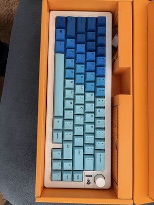 Glorious GMMK 3 HE 65% Keyboard (CIB) (includes Blue Keycaps & Blue USBC Cable)