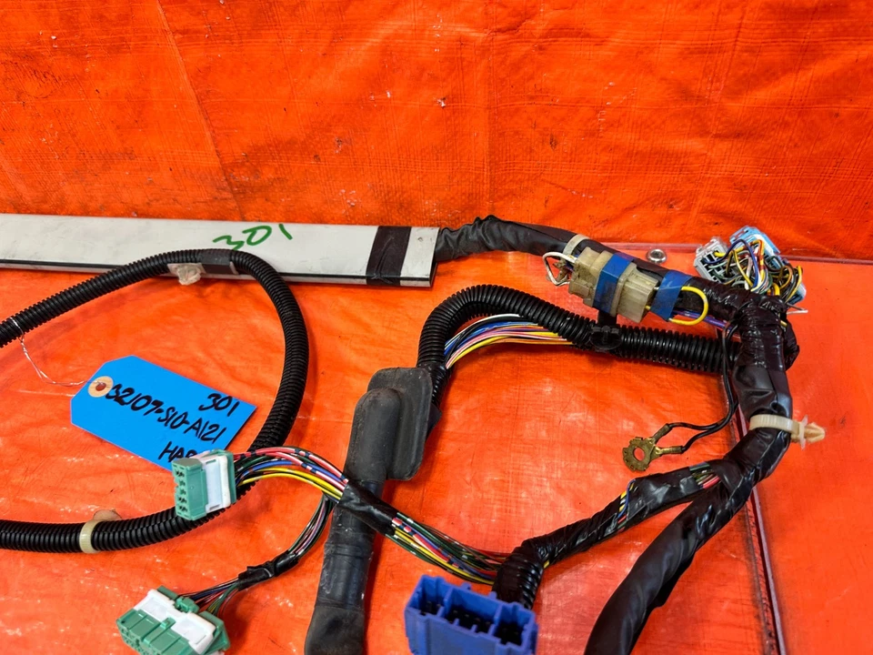 1998 98 HONDA CR-V CRV - DRIVER LEFT FLOOR WIRE HARNESS WIRING LOOM - OEM #301 - Image 3 of 4