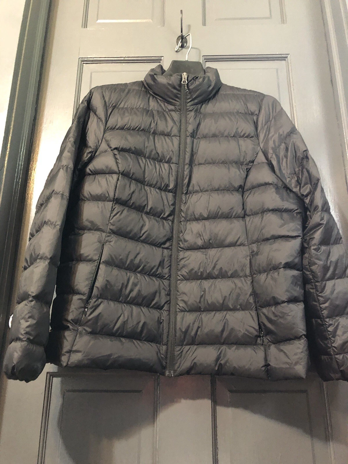 Women’s large black Eddie Bauer 650 fill down puffer packable compression￼