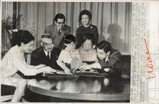 1964 Press Photo Royal Japanese family look at photo album at palace in Tokyo